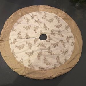 Gold and White Tree Skirt